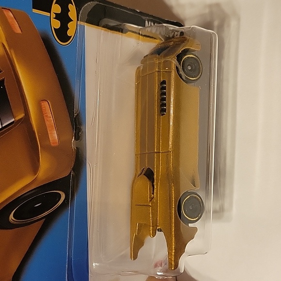 Hot Wheels Batman: The Animated Series Batman Diecast Gold Car Ages 3+ - Picture 13 of 14